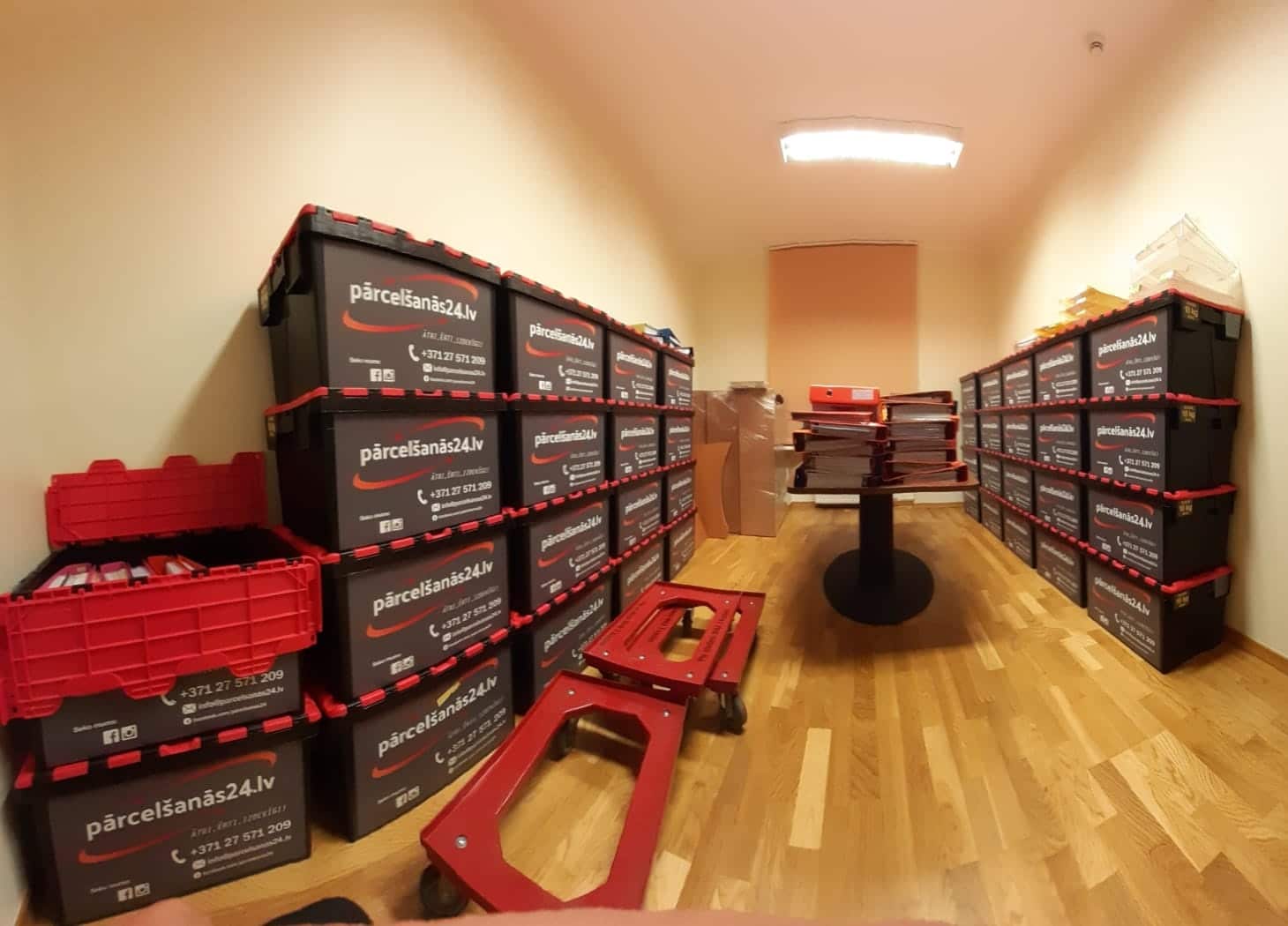 Kāpēc mantu pakošanai izvēlēties plastmasas kastes?